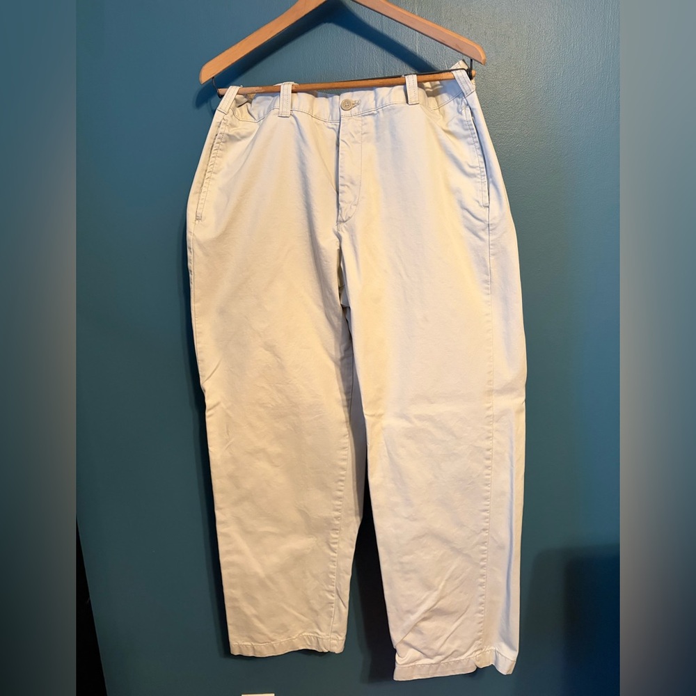 Izod Men's Light Khaki Chinos